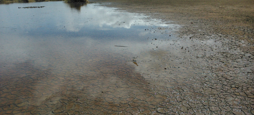 This file is licensed under the Creative Commons Attribution-Share Alike 4.0 International - el lago Poopó se seca