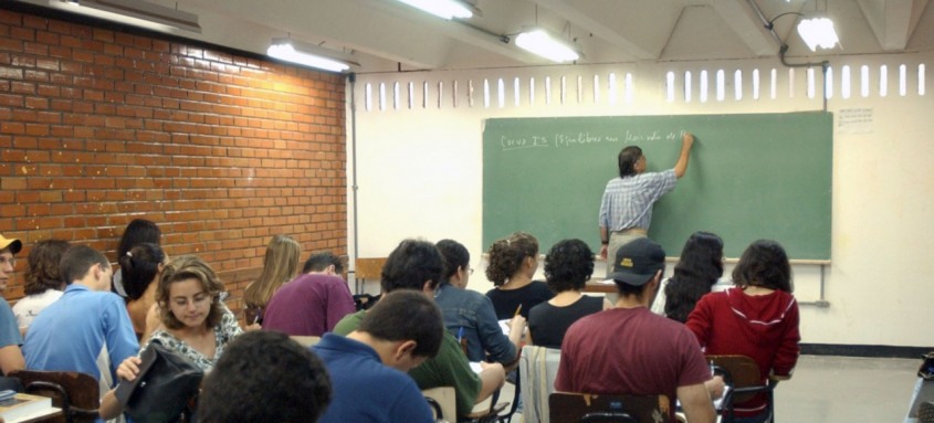 Selo OAB Recomenda é concedido a apenas 15% do total de estabelecimentos de ensino jurídico autorizados pelo Ministério da Educação no Rio de Janeiro
- Foto: Arquivo / Agência Brasil
Selo OAB Recomenda é concedido a apenas 15% do total de estabelecimentos de ensino jurídico autorizados pelo Ministério da Educação no Rio de Janeiro