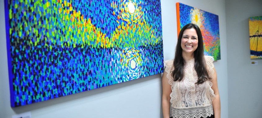 Exposição de Marcela Lanna tem paisagens feitas sem pincel