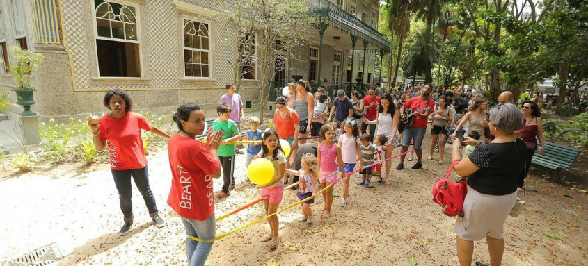 A diversão está garantida com a Beart, com brincadeiras e canções