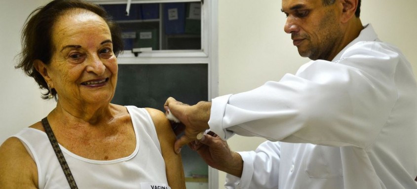 Imunização para essa faixa etária deve ser concluída até o dia 21
- Foto: Rovena Rosa/Agência Brasil Imunização para essa faixa etária deve ser concluída até o dia 21