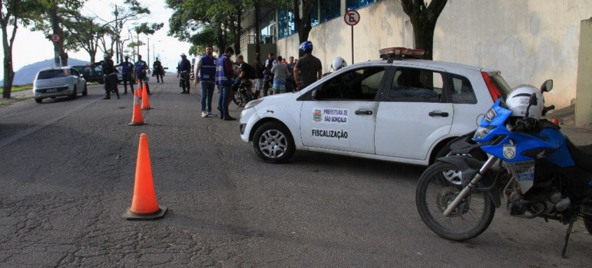 Toda a ação contou com o apoio e segurança da Ronda Ostensiva Municipal (Romu) e também de policiais do São Gonçalo Presente - Foto: Julio Diniz/Prefeitura de São Gonçalo Toda a ação contou com o apoio e segurança da Ronda Ostensiva Municipal (Romu) e também de policiais do São Gonçalo Presente