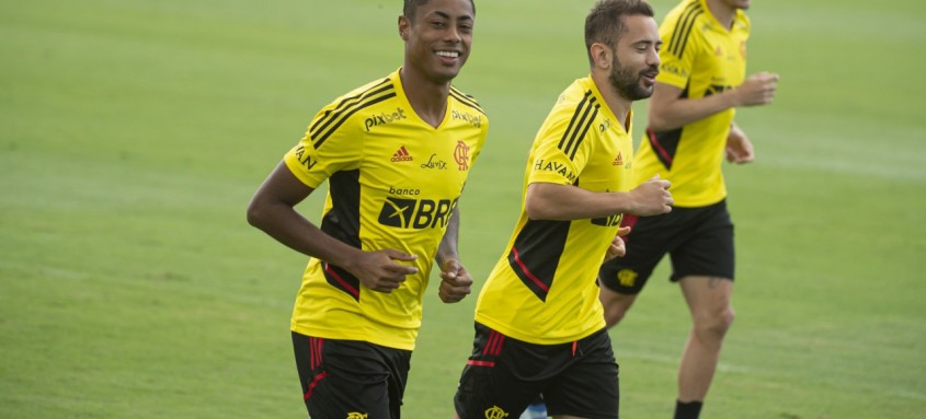 Bruno Henrique e Everton Ribeiro, poupados na última quarta-feira, voltam hoje ao time titular do Flamengo - Foto: Alexandre Vidal / Flamengo Bruno Henrique e Everton Ribeiro, poupados na última quarta-feira, voltam hoje ao time titular do Flamengo