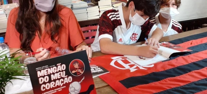 Livro infantil contando a história do título da Libertadores conquistado pelo Flamengo será vendido em dois eventos no Rio de Janeiro - Foto: Divulgação
Livro infantil contando a história do título da Libertadores conquistado pelo Flamengo será vendido em dois eventos no Rio de Janeiro