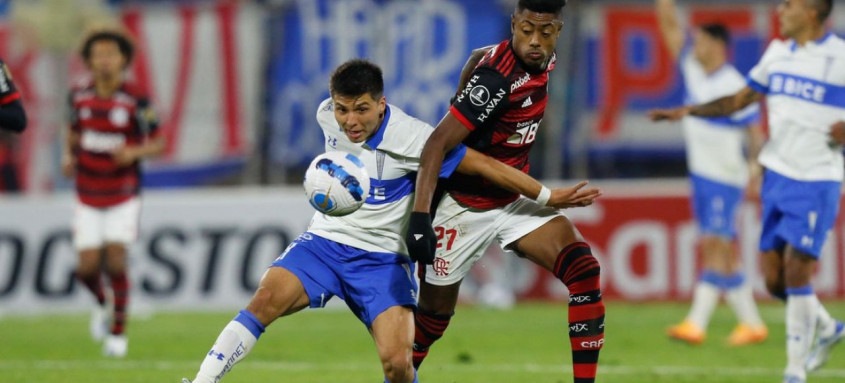 Partida marca reabertura do estádio após plantio de grama de inverno
- Foto: Gilvan de Souza/Flamengo Partida marca reabertura do estádio após plantio de grama de inverno