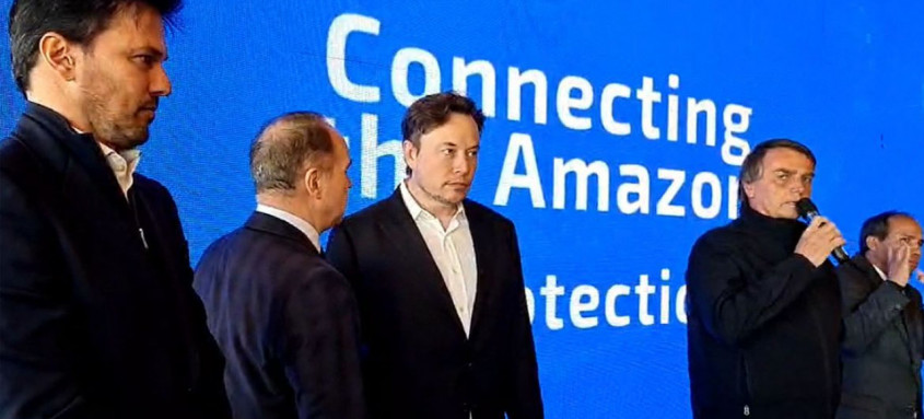 Internet via satélite Starlink oferecerá internet para 19 mil escolas
- Foto: Jair Bolsonaro/Facebook Internet via satélite Starlink oferecerá internet para 19 mil escolas