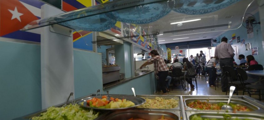 Entre os grupos pesquisados pelo IBGE, alimentos e bebidas foi o mais impactado pela inflação no mês passado - Foto: Marcello Casal Jr. /Agência Brasil Entre os grupos pesquisados pelo IBGE, alimentos e bebidas foi o mais impactado pela inflação no mês passado