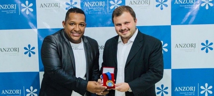 Raphael Leandro Diretor - Presidente da ANZORJ ( Associação de Negócios da Zona Oeste ) e o João Carrilho, Secretário de Estado de Ciência, Tecnologia e Inovação - Foto: Divulgação Raphael Leandro Diretor - Presidente da ANZORJ ( Associação de Negócios da Zona Oeste ) e o João Carrilho, Secretário de Estado de Ciência, Tecnologia e Inovação