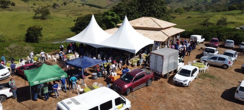Com forte trocas de vivências, os técnicos extensionistas promovem eventos e capacitações sazonais para a extensão rural continuada - Foto: EmaterRj Com forte trocas de vivências, os técnicos extensionistas promovem eventos e capacitações sazonais para a extensão rural continuada