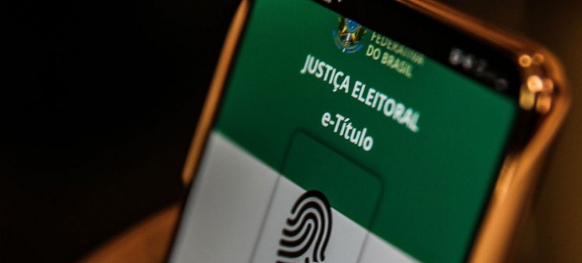 Para receber as mensagens, o usuário precisa atualizar o aplicativo
- Foto: Marcello Casal Jr / Agência Brasil Para receber as mensagens, o usuário precisa atualizar o aplicativo