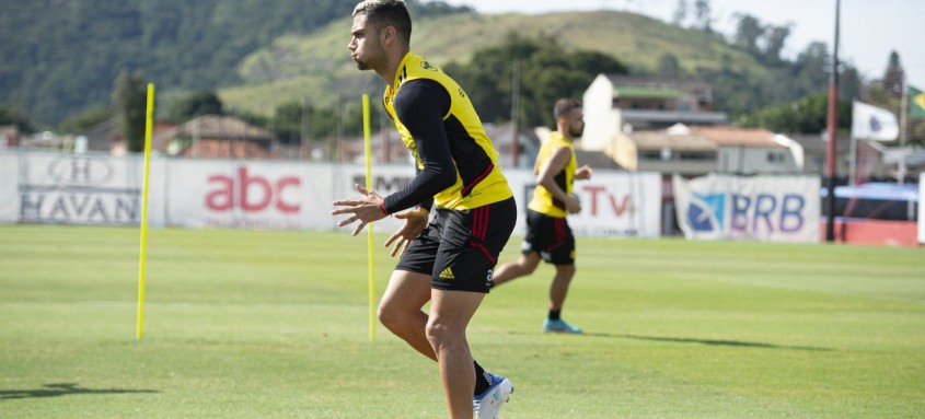 Após um período em baixa, Andreas Pereira vem reencontrando seu bom futebol com a camisa do Flamengo - Foto: Alexandre Vidal / Flamengo Após um período em baixa, Andreas Pereira vem reencontrando seu bom futebol com a camisa do Flamengo