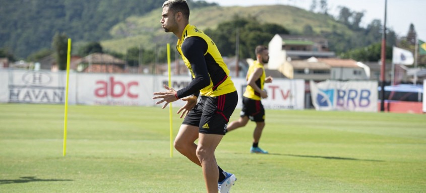 Após um período em baixa, Andreas Pereira vem reencontrando seu bom futebol com a camisa do Flamengo