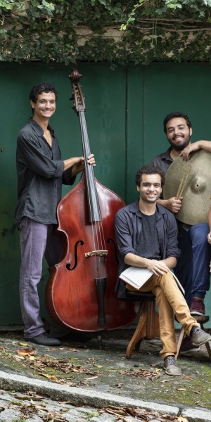 Nesta quinta, tem Andrea Ernest 
Dias Quarteto no Teatro Popular     