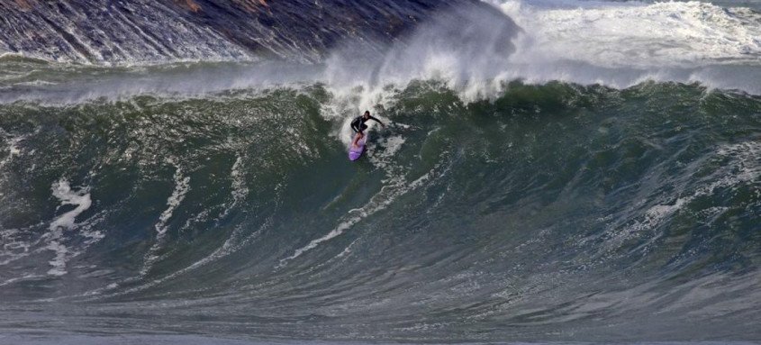 Niterói vai sediar Itacoatiara Big Wave 2022, uma competição de ondas grandes - Foto: Divulgação / Tony D`Andrea Niterói vai sediar Itacoatiara Big Wave 2022, uma competição de ondas grandes