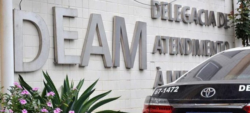 Na delegacia, ele mostrou os vídeos de sexo que mantinha em seu telefone e em uma nuvem na internet - Foto: Divulgação Na delegacia, ele mostrou os vídeos de sexo que mantinha em seu telefone e em uma nuvem na internet