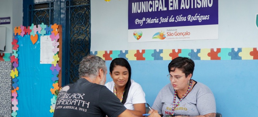 Centro de referência auxilia entrega de carteirinhas de identificação
