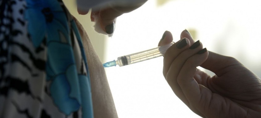 Vacina já foi aplicada em 53% dos idosos
