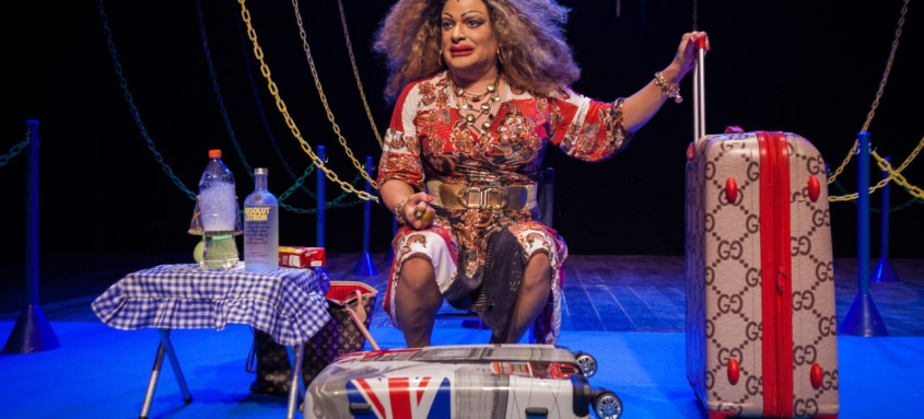 Suzy Brasil é a estrela da noite, e um dos nomes mais importantes do cenário drag queen brasileiro - Foto: Divulgação Suzy Brasil é a estrela da noite, e um dos nomes mais importantes do cenário drag queen brasileiro