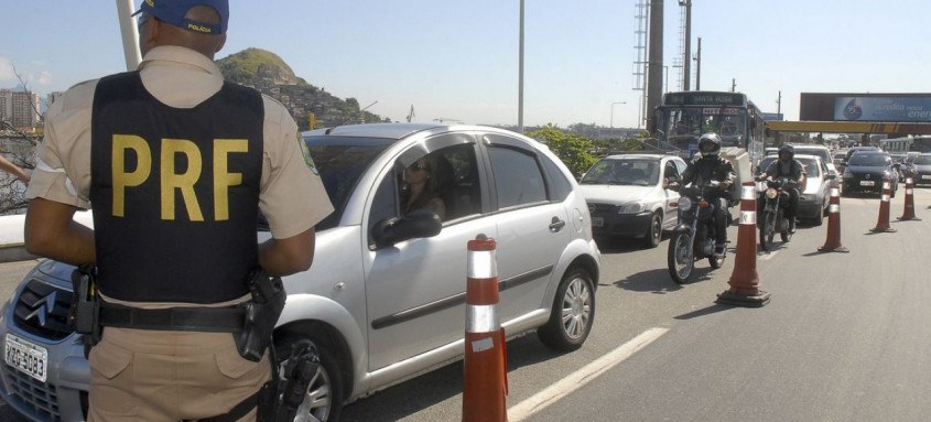 Segundo artigo suspenso, PRF poderia designar efetivo para integrar equipes em operação conjunta com outras forças - Foto: Arquivo/Agência Brasil Segundo artigo suspenso, PRF poderia designar efetivo para integrar equipes em operação conjunta com outras forças