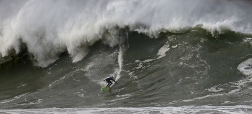 Surfistas consagrados e que concorrem ao Oscar de ondas grandes entraram em condições adversas