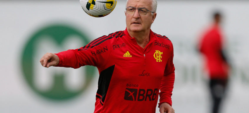 Dorival Júnior prepara o time para enfrentar o Coritiba, sábado, pelo Brasileirão - Foto: Gilvan de Souza / Flamengo Dorival Júnior prepara o time para enfrentar o Coritiba, sábado, pelo Brasileirão
