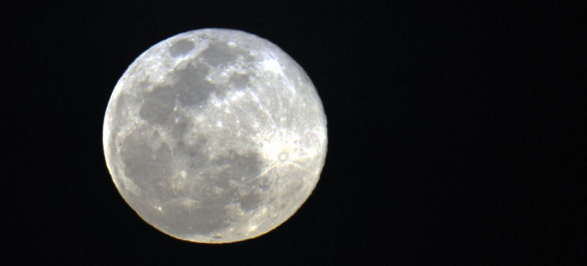 A Lua está cheia e no ponto mais próximo da Terra