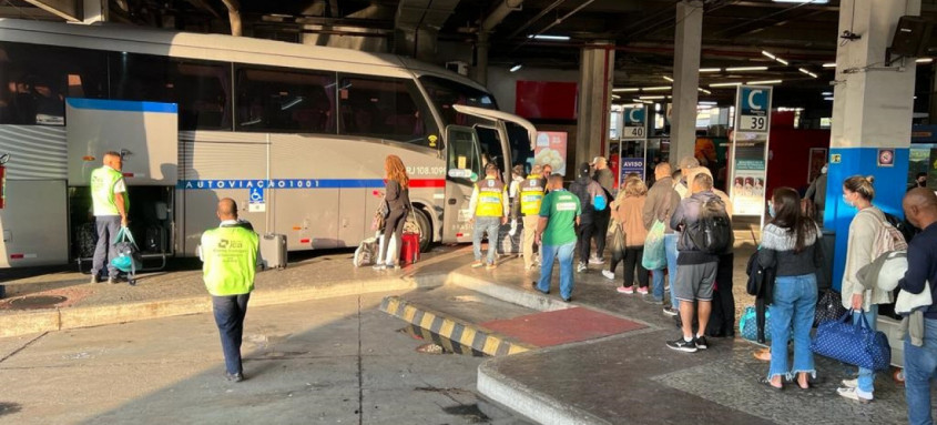 A operação teve o objetivo de verificar as condições dos ônibus intermunicipais e coibir o transporte intermunicipal de passageiros sem autorização da autarquia - Foto: Detro-Rj A operação teve o objetivo de verificar as condições dos ônibus intermunicipais e coibir o transporte intermunicipal de passageiros sem autorização da autarquia