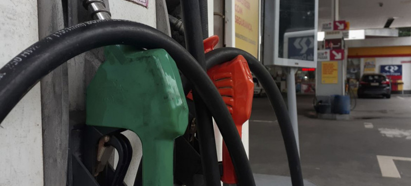 Gasolina terá reajuste de 5,2% e diesel, de 14,2%
    