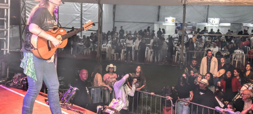 Evento vai até este domingo com show, exposição, artesanato e gastronomia na Fazenda Itaocaia, em Itaipuaçu - Foto: Clarido Menezes/Prefeitura de Maricá Evento vai até este domingo com show, exposição, artesanato e gastronomia na Fazenda Itaocaia, em Itaipuaçu
