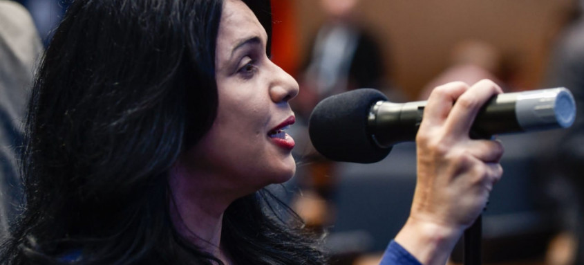 Deputada Rosane Felix, autora da Lei 9721/2022, comemora o fim da cobrança de ICMS para igrejas, templos e entidades filantrópicas - Foto: Divulgação Deputada Rosane Felix, autora da Lei 9721/2022, comemora o fim da cobrança de ICMS para igrejas, templos e entidades filantrópicas