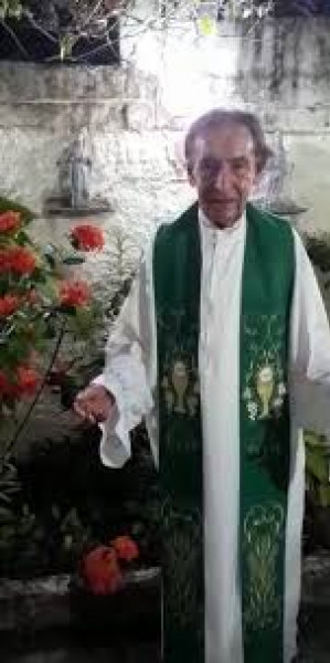 Considerado o padre dos pobres, Robaina celebrou 58 anos como sacerdote e atualmente era pároco da Capela São Lucas, em Icaraí - Foto: Reprodução Considerado o padre dos pobres, Robaina celebrou 58 anos como sacerdote e atualmente era pároco da Capela São Lucas, em Icaraí