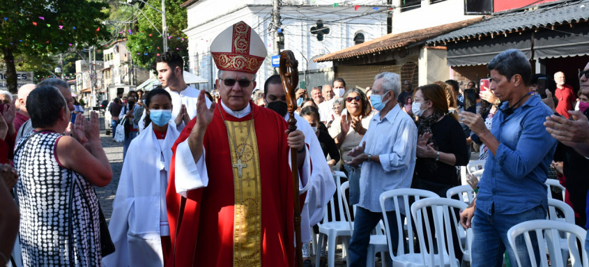 Arcebispo de Niterói, Dom José participou do evento. Além das celebrações religiosas, comemoração contou com barraquinhas de comidas e artesanatos - Foto: Bruno Eduardo Alves/Divulgação Arcebispo de Niterói, Dom José participou do evento. Além das celebrações religiosas, comemoração contou com barraquinhas de comidas e artesanatos