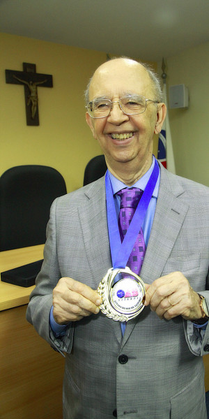 Antônio José sabia colecionar amigos, era bom conselheiro e grande defensor das causas dos advogados