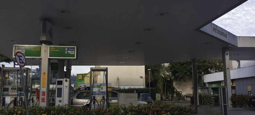 Procon fará operação para fiscalizar queda de preço nos postos
- Foto: Fernando Frazão / Agência Brasil Procon fará operação para fiscalizar queda de preço nos postos