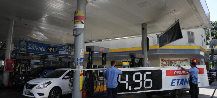 Estabelecimentos foram flagrados sem reduzir os preços dos combustíveis após a diminuição do ICMS