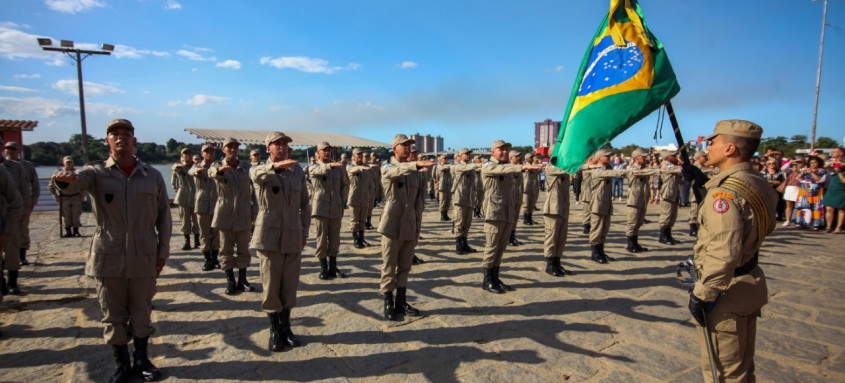 Formatura de 102 novos militares aconteceram em Itaperuna e Campos