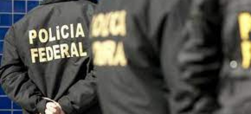 Policiais cumprem 49 mandados de busca e apreensão e 19 de prisão
- Foto: Polícia Federal/Divulgação Policiais cumprem 49 mandados de busca e apreensão e 19 de prisão