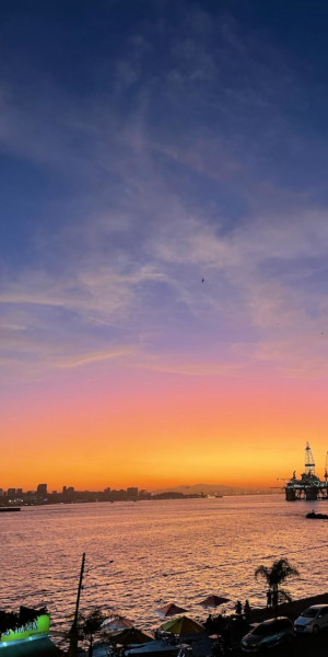 No inverno, nuvens mais altas influenciam no resultado dos últimos raios de sol, colorindo o céu. A atmosfera está mais seca, o que também ajuda a induzir a formação da paleta de cores mais quentes - Foto: Divulgação/Giulia Paes Lemos No inverno, nuvens mais altas influenciam no resultado dos últimos raios de sol, colorindo o céu. A atmosfera está mais seca, o que também ajuda a induzir a formação da paleta de cores mais quentes