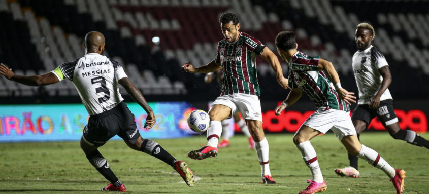 Apesar de toda a expectativa envolvendo o adeus ao camisa 9, o Tricolor sabe que vencer é fundamental para continuar subindo na classificação - Foto: Lucas Mercon Apesar de toda a expectativa envolvendo o adeus ao camisa 9, o Tricolor sabe que vencer é fundamental para continuar subindo na classificação