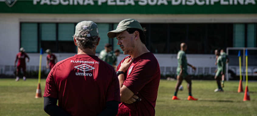 Técnico do Fluminense, Fernando Diniz, estuda a melhor formação para encarar o Cruzeiro hoje pela Copa do Brasil - Foto: Marcelo Gonçalves / Fluminense Técnico do Fluminense, Fernando Diniz, estuda a melhor formação para encarar o Cruzeiro hoje pela Copa do Brasil