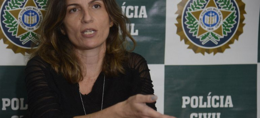 Segundo a delegada Bárbara Lomba, as imagens mostram o médico em ato de sexo oral com a mulher desacordada - Foto: Tânia Rego/Agência Brasil Segundo a delegada Bárbara Lomba, as imagens mostram o médico em ato de sexo oral com a mulher desacordada