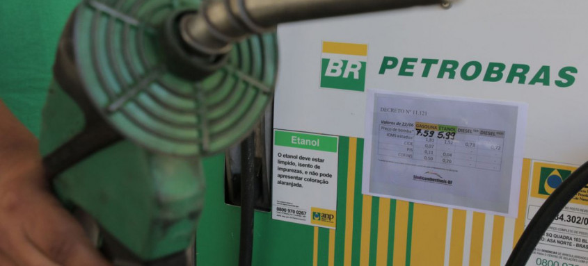 Objetivo é conferir se os postos estão cumprindo a determinação de informar, de forma "correta, clara e legível", os preços dos combustíveis - Foto: Fabio Rodrigues-Pozzebom/Agência Brasil Objetivo é conferir se os postos estão cumprindo a determinação de informar, de forma "correta, clara e legível", os preços dos combustíveis