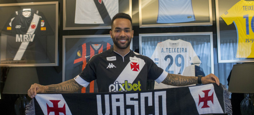 Alex Teixeira disse estar ansioso para reencontrar a torcida do Vasco
- Foto: Daniel Ramalho / Vasco Alex Teixeira disse estar ansioso para reencontrar a torcida do Vasco