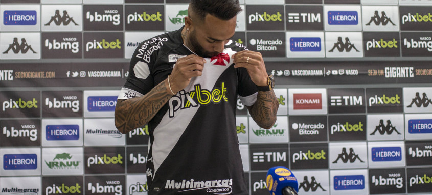 Alex Teixeira deve reestrear pelo Vasco contra a Chapecoense, no dia 30 deste mês