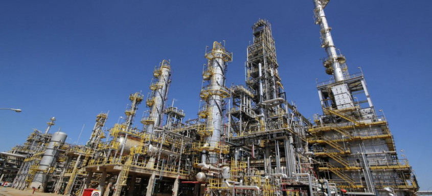 Litro fornecido pelas refinarias da estatal vão cair de R$ 4,06 para R$ 3,86 - Foto: Ehder de Souza/Petrobras Litro fornecido pelas refinarias da estatal vão cair de R$ 4,06 para R$ 3,86