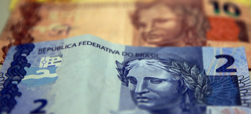 Valor mínimo para cada família é R$ 400
    