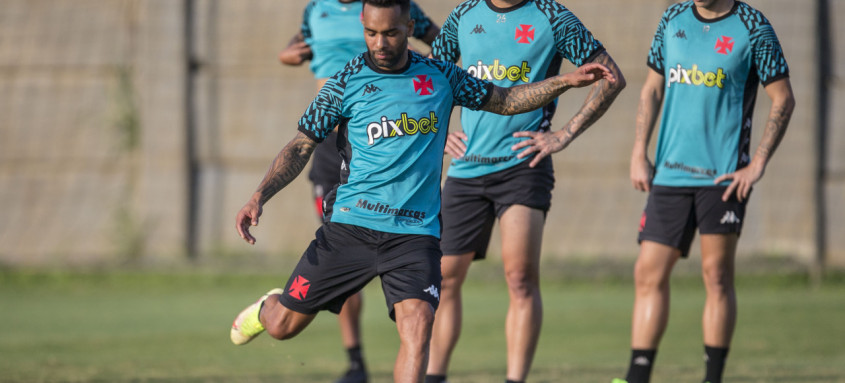 Após 12 temporadas, Alex Teixeira volta neste domingo a defender o Vasco. Atacante foi contratado no início do mês - Foto: Daniel Ramalho / Vasco Após 12 temporadas, Alex Teixeira volta neste domingo a defender o Vasco. Atacante foi contratado no início do mês