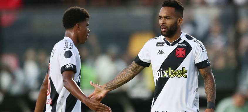 Alex Teixeira reestreou neste domingo pelo Vasco no empate com a Chapecoense - Foto: Daniel Ramalho / Vasco Alex Teixeira reestreou neste domingo pelo Vasco no empate com a Chapecoense