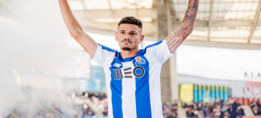 Pouco aproveitado no futebol brasileiro, o atacante Tiquinho Soares ganhou destaque com camisa do Porto - Foto: Divulgação / FC Porto Pouco aproveitado no futebol brasileiro, o atacante Tiquinho Soares ganhou destaque com camisa do Porto