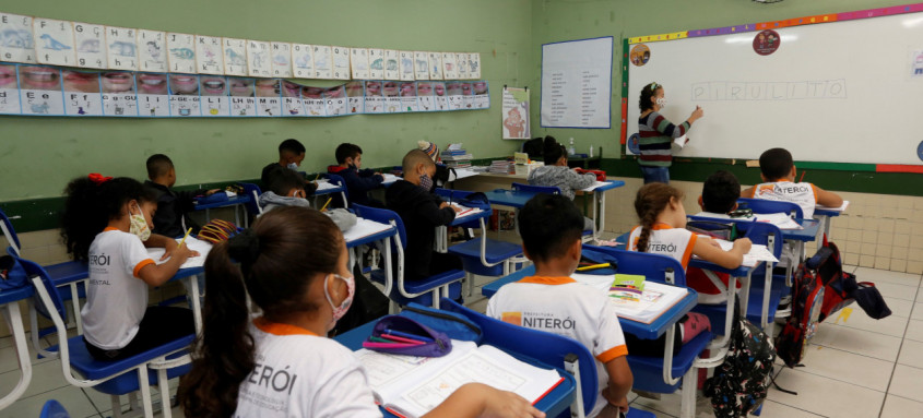 Profissionais vão auxiliar na aprendizagem de crianças com necessidades especiais
- Foto: Douglas Macedo/Prefeitura de Niterói Profissionais vão auxiliar na aprendizagem de crianças com necessidades especiais